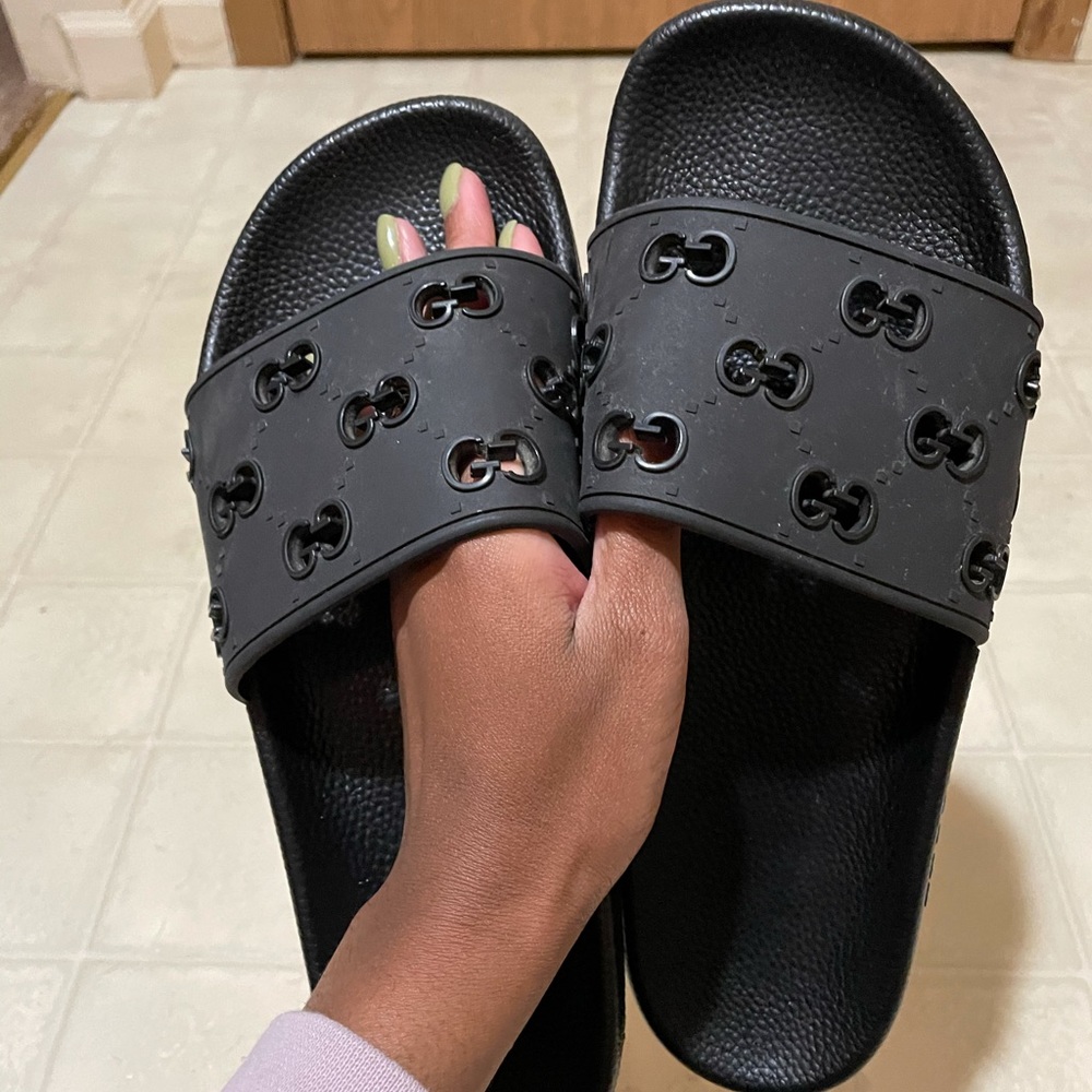 Mens Gucci Rubber GG slides.